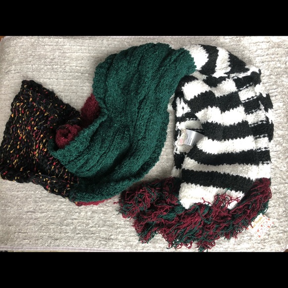 🆕New with tags FREE PEOPLE NOVA TASSEL SCARF - Picture 8 of 9